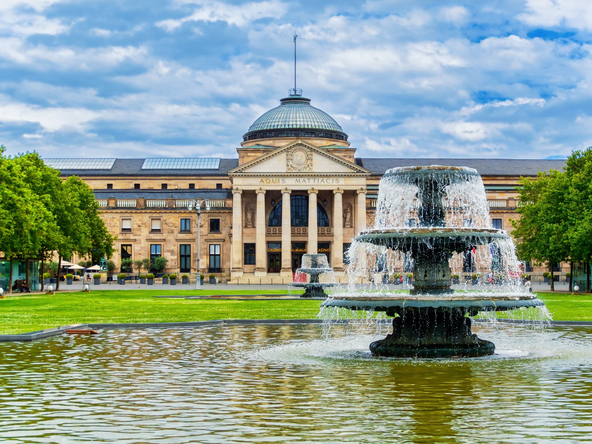Wiesbaden Kurhaus und Stadtansicht